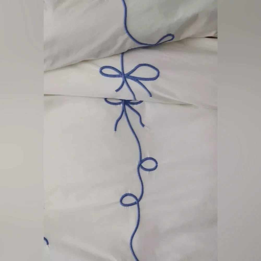 Urban Outfitters Lacey Bows Duvet Size King NIP